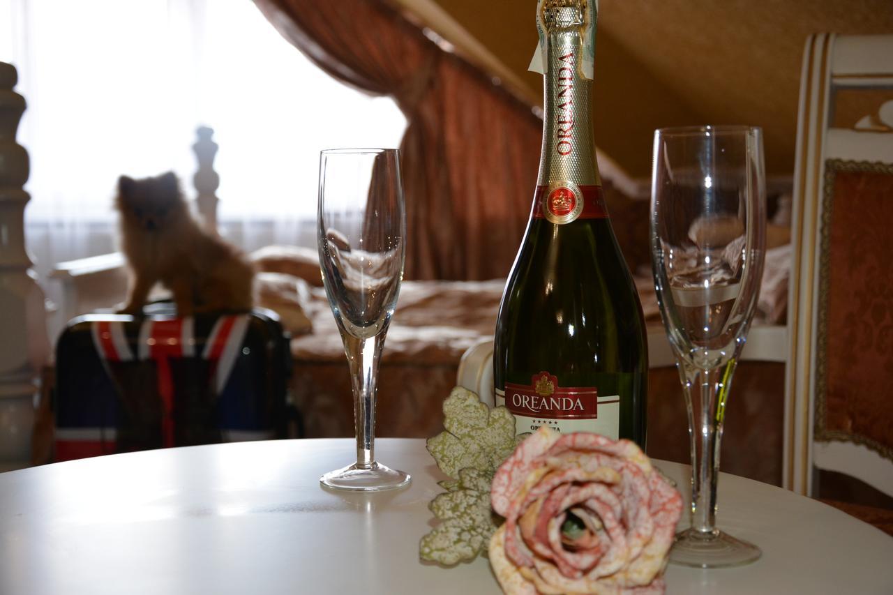 Golden Palace Dubove Екстериор снимка