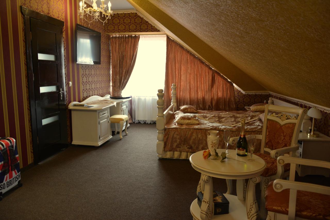 Golden Palace Dubove Екстериор снимка