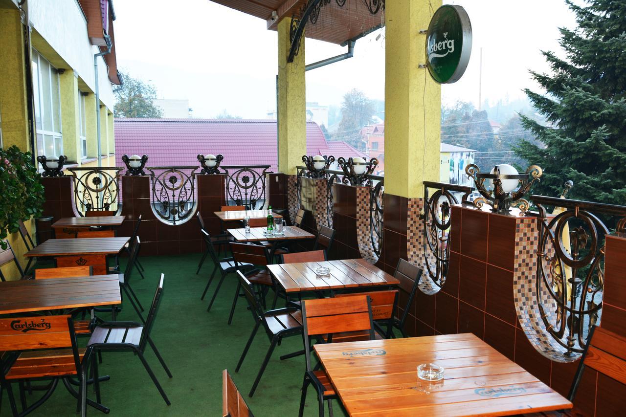 Golden Palace Dubove Екстериор снимка