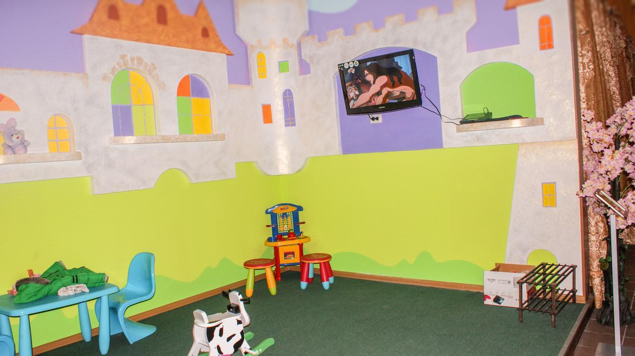 Golden Palace Dubove Екстериор снимка