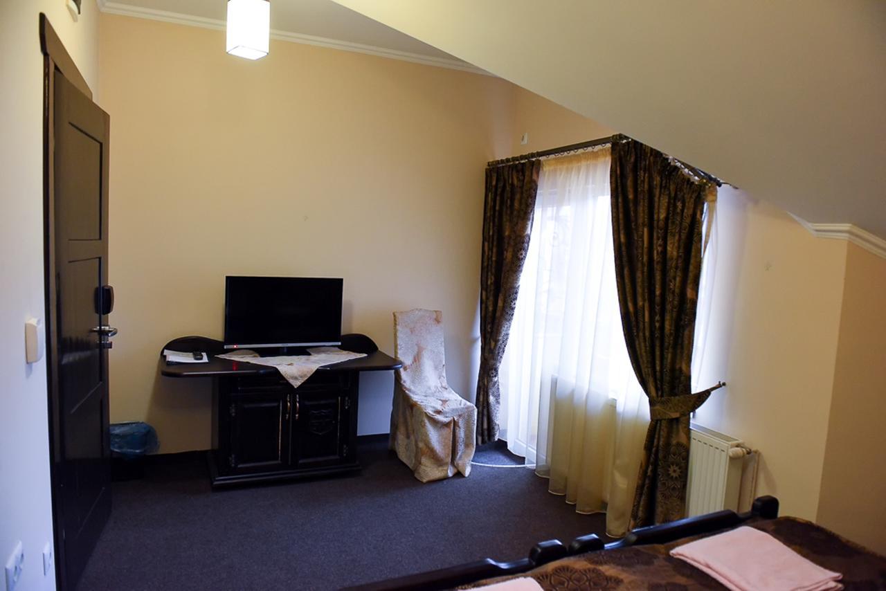 Golden Palace Dubove Екстериор снимка