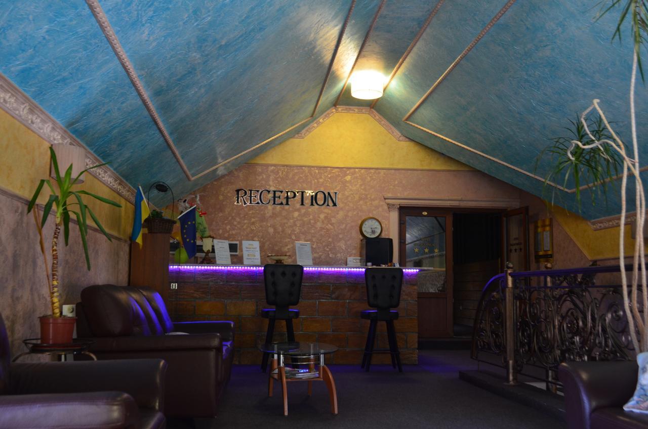 Golden Palace Dubove Екстериор снимка