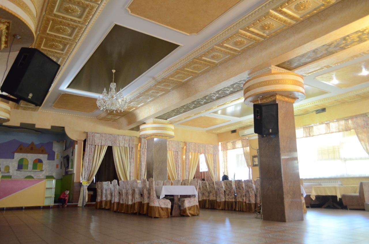 Golden Palace Dubove Екстериор снимка